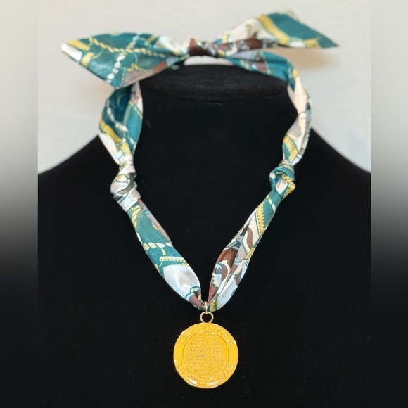 Elegant Scarf Necklace w/ lv trunks medallion - Picture 1 of 4